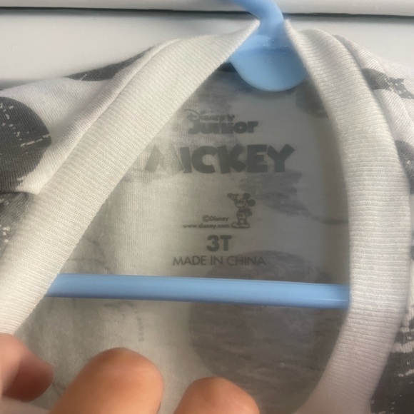 Disney Junior Mickey Tee w/3D Collegiate “M” Size 3T Like New! - Picture 4 of 4